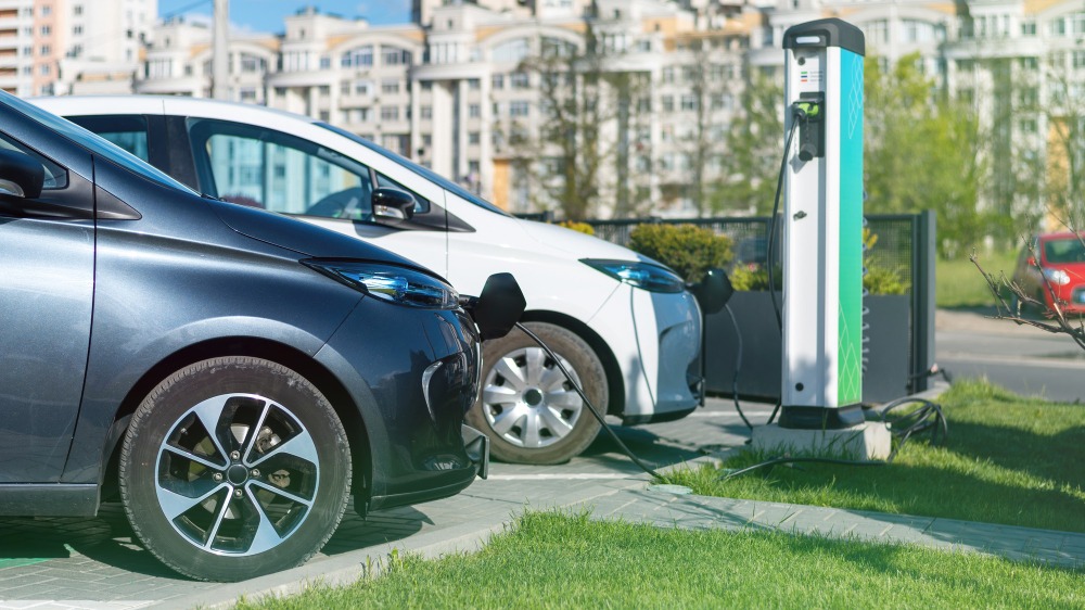 Hybrid vs. Electric Cars in 2024 Which is Right for You